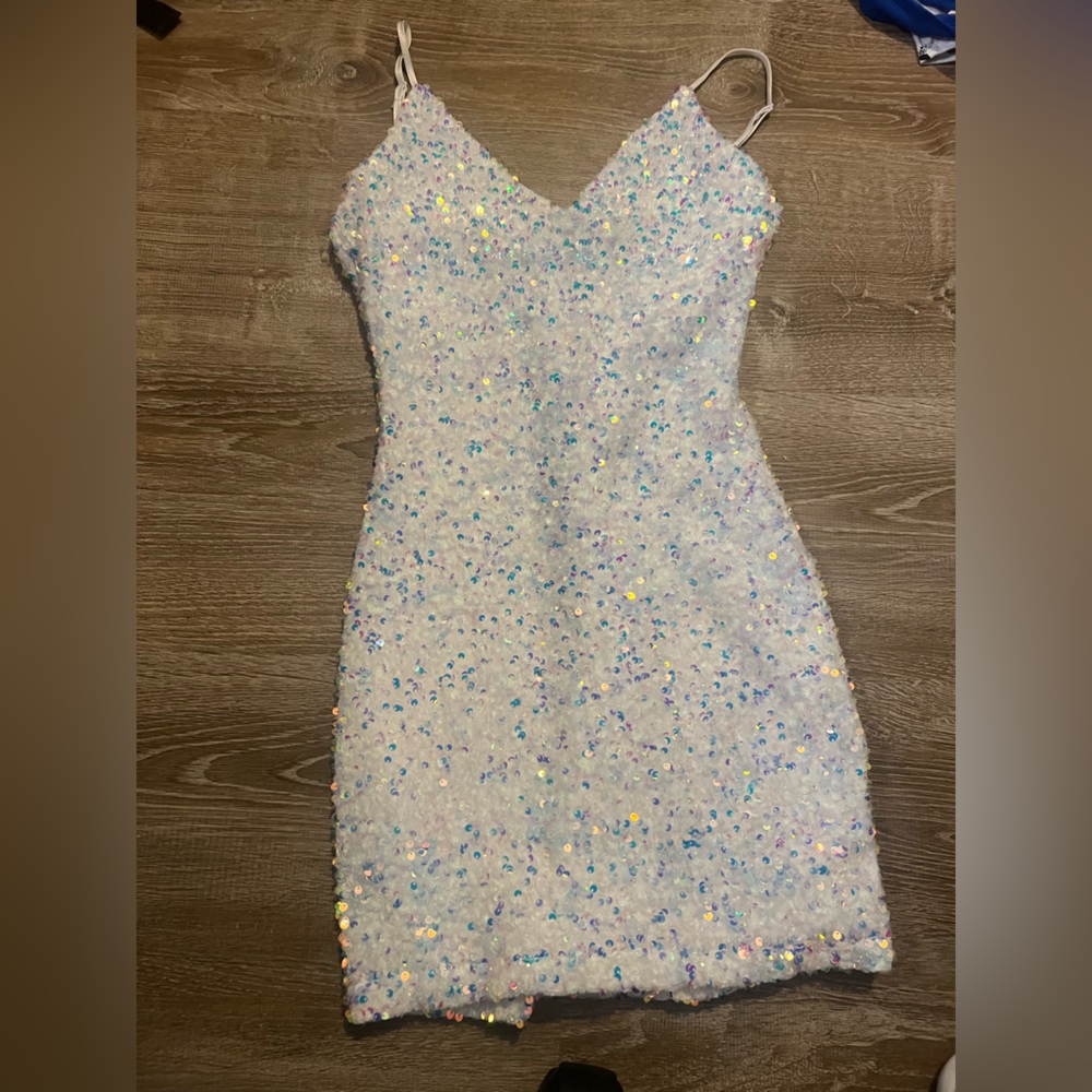 Size small white windsor dress!!